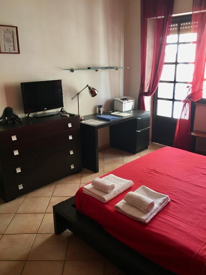 Casa Delfino - Appartamento Centro Storico A Due Passi Dalla Spiaggia & Mare, Porto & Ferrovia Civitavecchia Eksteriør billede