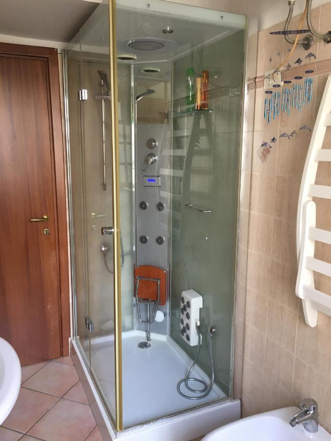 Casa Delfino - Appartamento Centro Storico A Due Passi Dalla Spiaggia & Mare, Porto & Ferrovia Civitavecchia Eksteriør billede